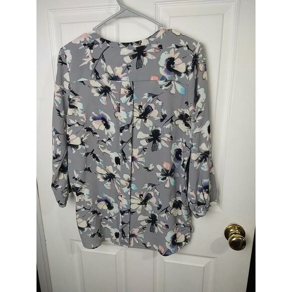 C&e Woman's S Blouse Grey Floral Button V Neck Lightweight Business Casual - Picture 8 of 8
